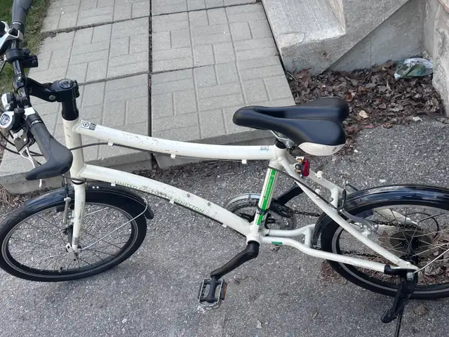 White Hybrid City Bike - Perfect for Women/Teens in Other in Markham / York Region - Image 4