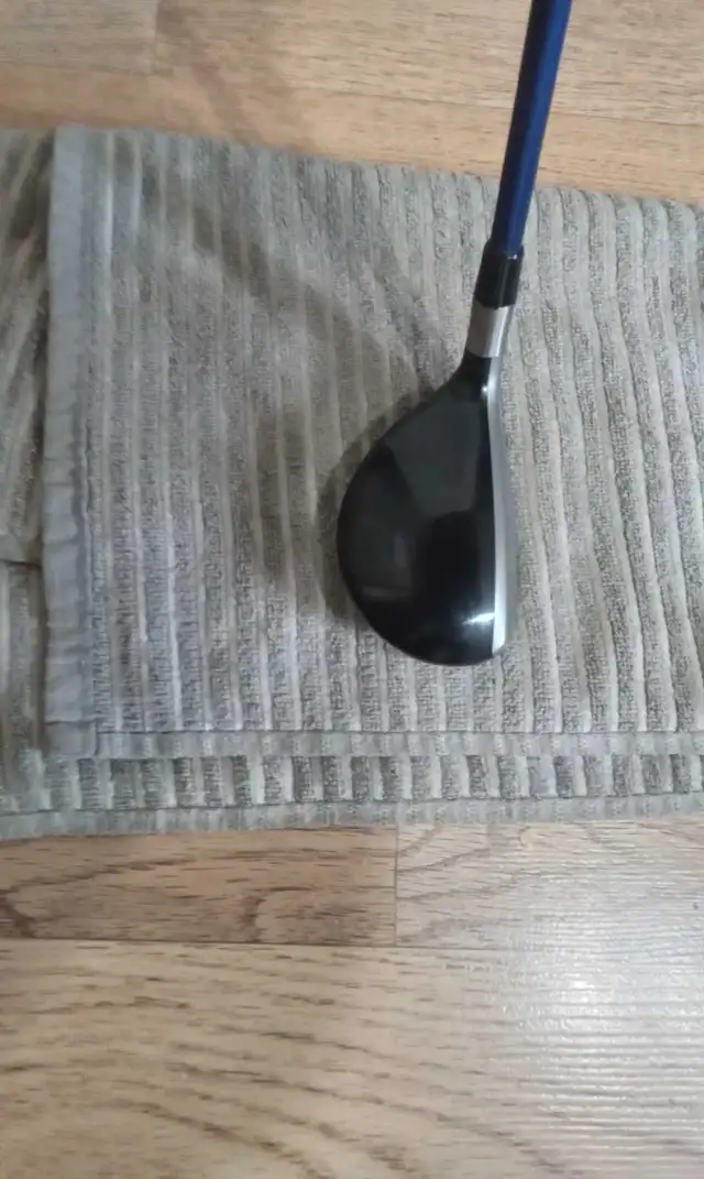 Rh Bridgestone J40 3 Hybrid (1" Shorter) in Golf in St. Albert - Image 4