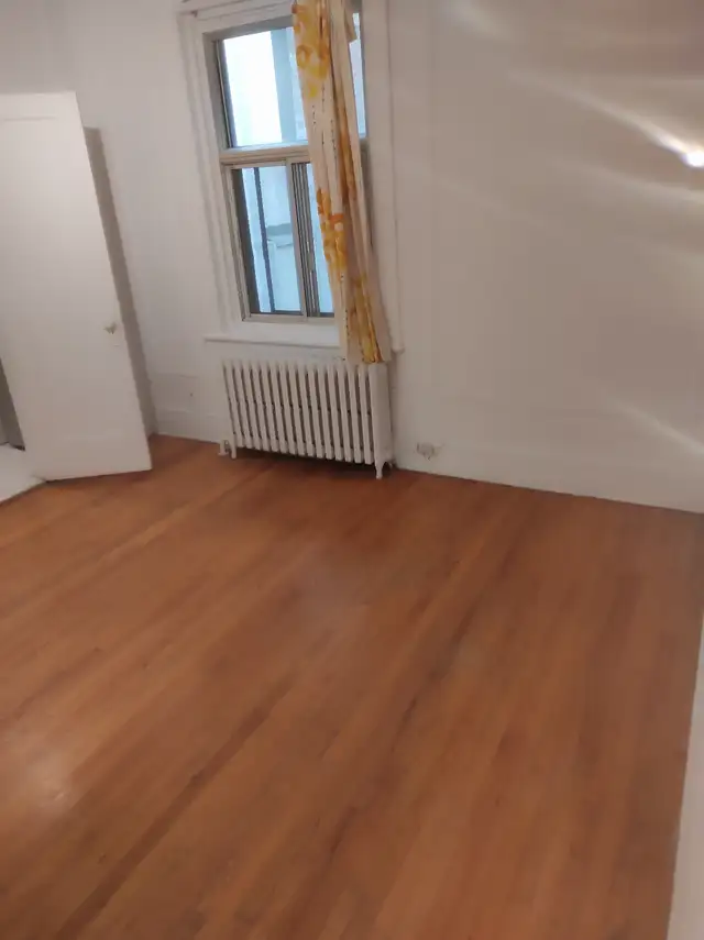 Bright Downtown Montreal 1-1/2 apartment close to Universities