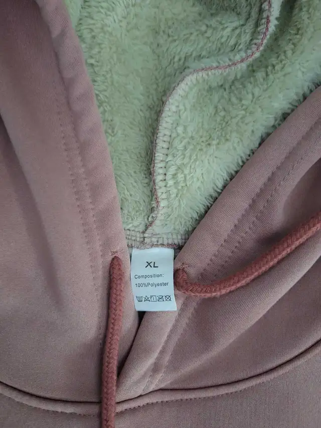 Womens XL Hoodie in Women's - Tops & Outerwear in Winnipeg - Image 4