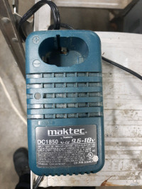 Maktec battery charger