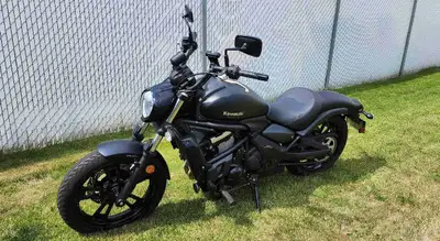Like New! 2020 Vulcan S. Hardly driven. Comes with passenger seat, back rest and pegs still in box....