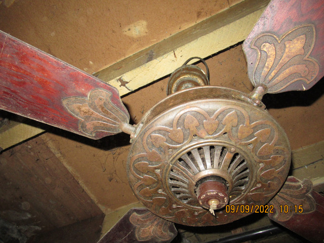 Ventilateur 115Volt Antiquité datant de 75ans (approx) dans Éclairage intérieur et plafonniers  à Ouest de l’Île - Image 2