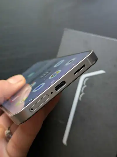 SAMSUNG GALAXY S25 - UNLOCKED !, View more