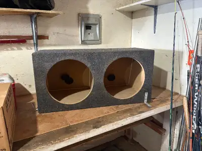 Sealed subwoofer enclosure for 2 x 12" subwoofers. Pick up near Eckville. Or wait to meet around Red...