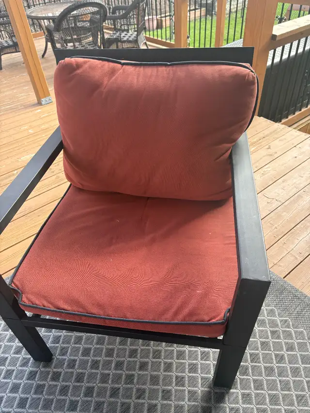 Patio Furniture and outdoor rug in Patio & Garden Furniture in Ottawa - Image 4