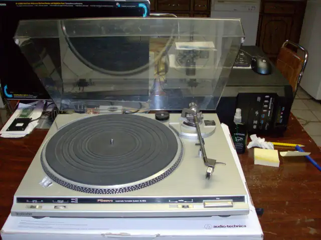 TECHNICS RECORD PLAYER-MADE IN JAPAN in Stereo Systems & Home Theatre in City of Toronto - Image 8