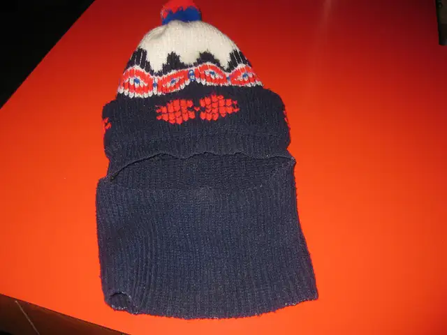 THERMOS - ENSEMBLE D'HIVER - TUQUES - FOULARDS - MITAINES in Hockey in Laval / North Shore - Image 10