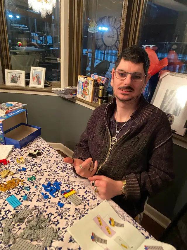 Besoin de personne pour rester avec un autiste gardiennage  in Other in Laval / North Shore - Image 2