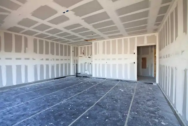 Drywall taping, finishing, plastering,  mudding, stucco removal in Drywall & Stucco Removal in Oakville / Halton Region - Image 4