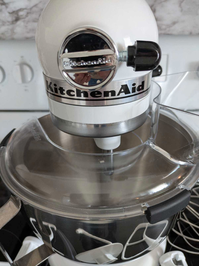 KitchenAid Stand Mixer in Kitchen & Dining Wares in Charlottetown - Image 2