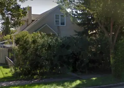 CLEAN, SPACIOUS 1-BDRM UPPER SUITE APARTMENT W/ BALCONY + YARD The property is located in Allendale...