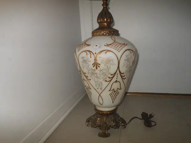 Antique Table Lamps in Indoor Lighting & Fans in City of Montréal - Image 6
