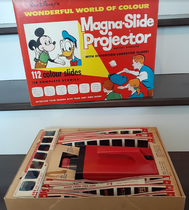 Vintage Walt Disney Magna-Slide Projector with slides & box64733717825667120