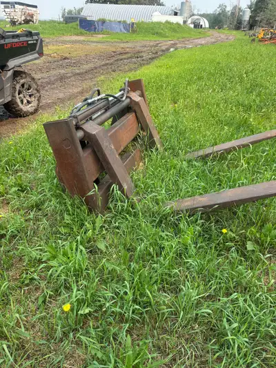 Hd Pallet fork s of jd tractor 740 loader 43” long 2” thick 6” wide