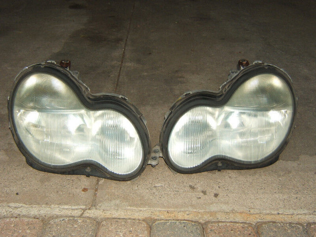 Mercedes W203 clear NO YELLOW head lights 01-04 C240 C280 in Other Parts & Accessories in Oakville / Halton Region