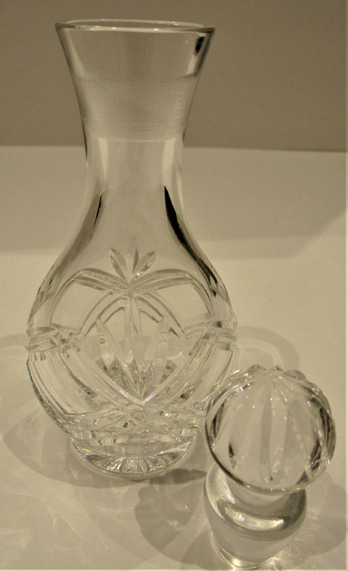 NEW, BRITISH CRYSTAL SCENT BOTTLE & STOPPER in Arts & Collectibles in Hamilton - Image 3