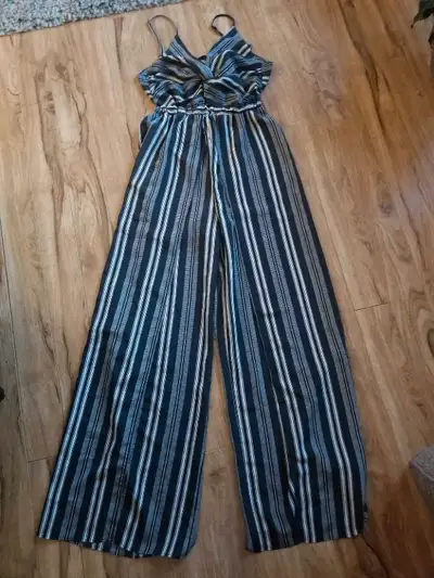 Jumper size small, View more