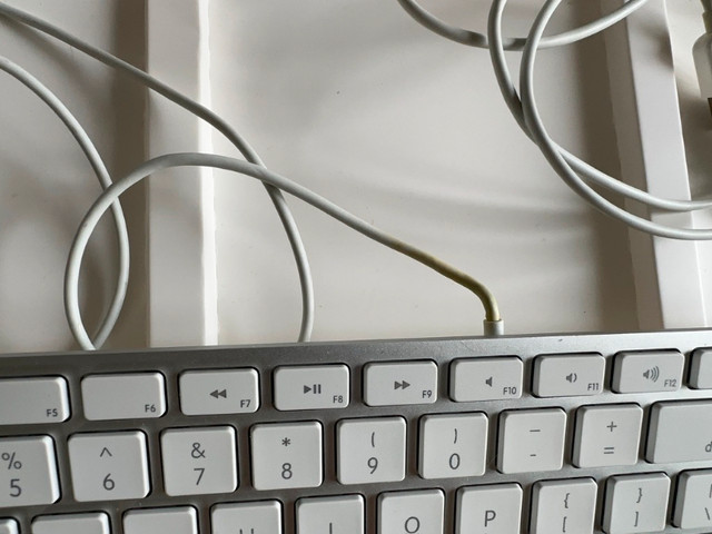 Apple Wired Aluminium Keyboard - Complete in Box in Mice, Keyboards & Webcams in Winnipeg - Image 4