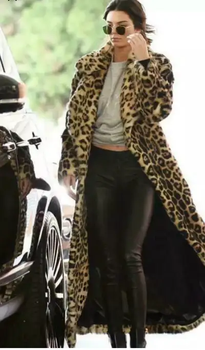 Faux leopard winter coat Warm and roomy large to extra large Two pockets