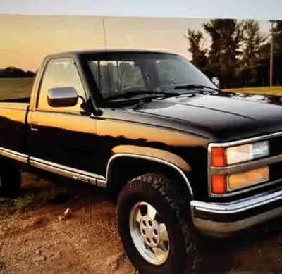 Looking to buy black gm truck 98 or older. Must be black.