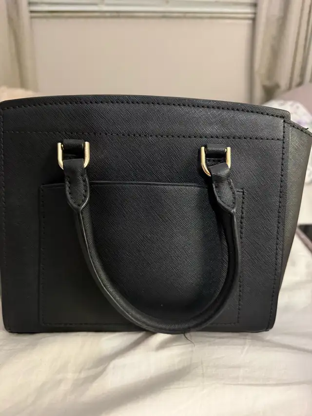 Michael Kors bag in Women's - Bags & Wallets in Oakville / Halton Region - Image 3