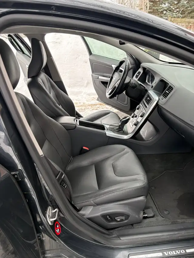 2015 Volvo S60 4Dr Sdn T5 Premier Plus AWD Excellent Condition in Cars & Trucks in Barrie - Image 6