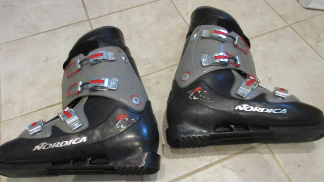 Nordica ski boots shoe size 14 in Ski in Ottawa - Image 3