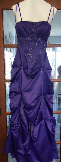 Pageant/Grad gown. Stunning purple colour. Worn once.