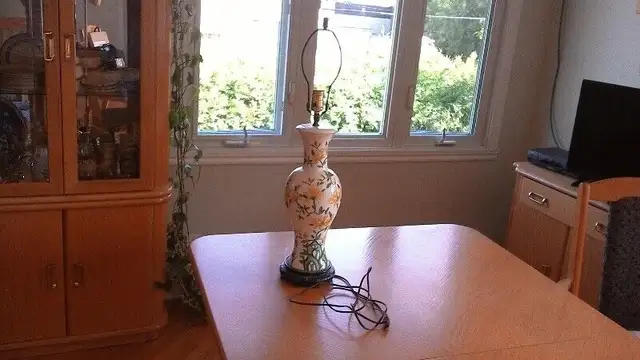Lampe vintage 29 pouces de haut (040819) in Indoor Lighting & Fans in Laval / North Shore - Image 5