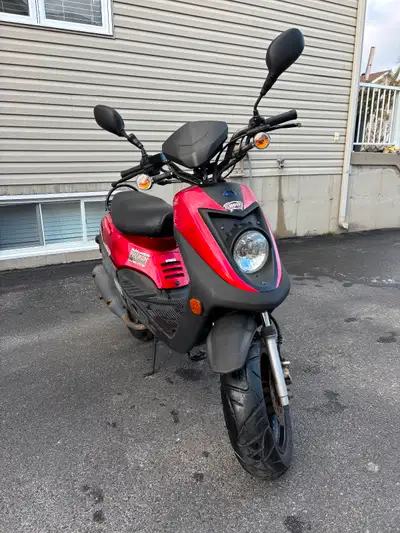 Scooter en très bon état Modèle : Adly gtc 50cc, année 2019, 5765 km. L’entretien viens tout juste d...
