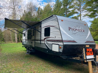 Camping trailer - 28’ Pioneer