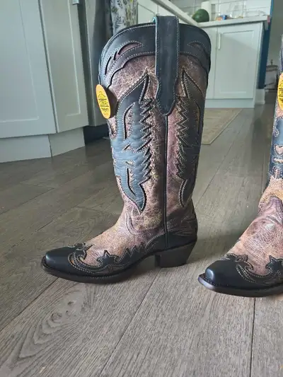 Corral Women's Brown Eagle Overlay Snip toe Western Boot, View more