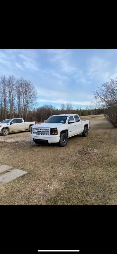 2014 gmc serria 1500 4x4 crew cab. Power windows power door locks. Air conditioning. Wether tech flo...