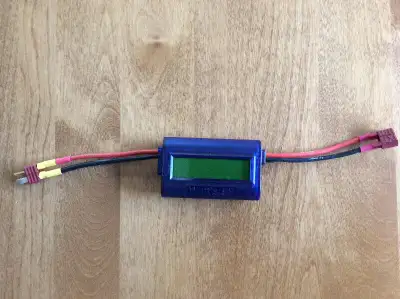 VoltWatch(10$) WattMeter (18$) Servos gyro (10$) ps: Voir les autres annonces # 1131727771 et 136063...