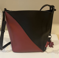 Black/red purse