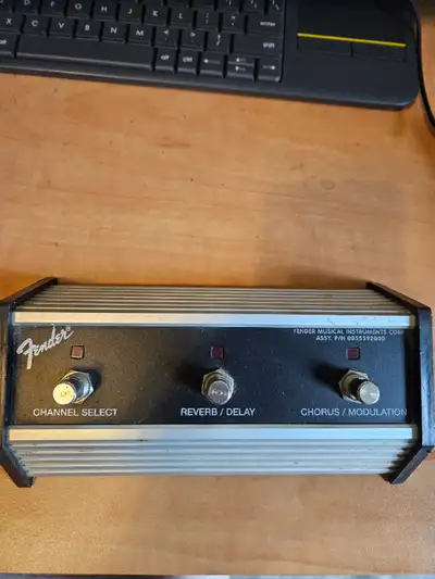 Vintage Fender 3-button footswitch 1990s 0055592000 with cable, View more