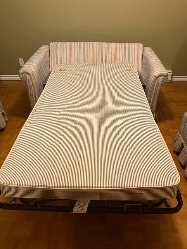 Chaise bercante-tête et base-fauteuil/lit de lit in Couches & Futons in Laval / North Shore - Image 9