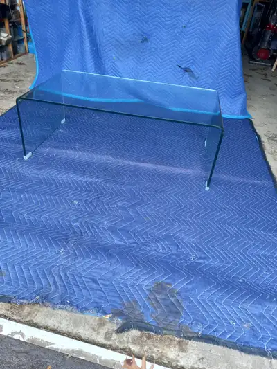 Made of 3/4 real glass. Top: 39.5" x 22" High: 13.5" Pleas, do not text (I will not reply) PHONE CAL...