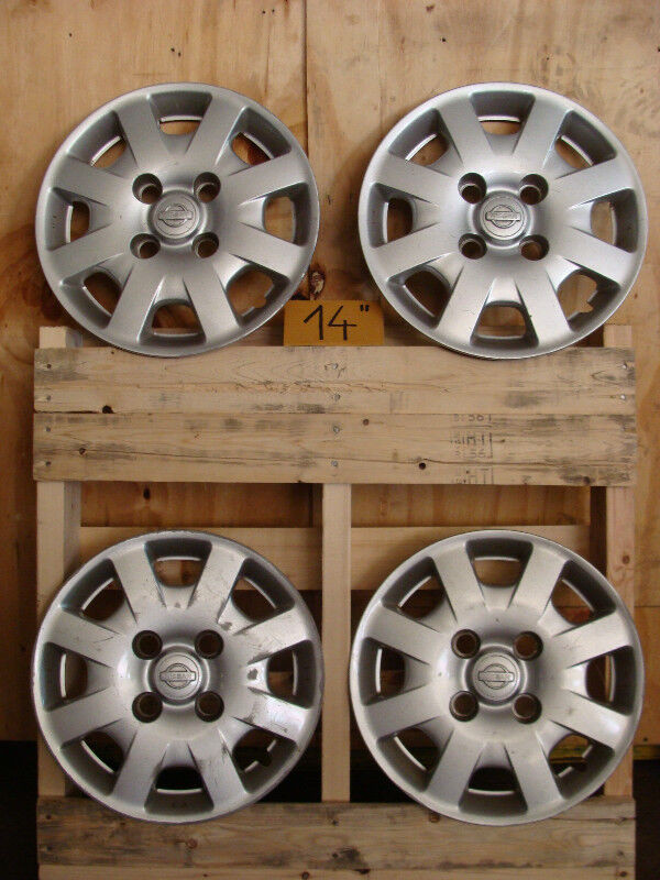 1 Set Enjoliveurs d'origine/FactoryWheelcovers Nissan 14" et + dans Pneus et jantes  à Laurentides