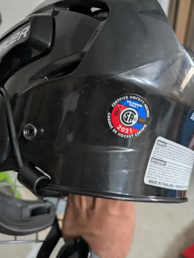 hockey helmet in Hockey in Oakville / Halton Region - Image 3