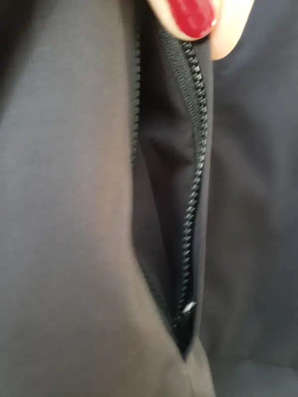 Toronto Raptors Qore Women's Windbreaker Medium Jacket Black in Women's - Tops & Outerwear in Markham / York Region - Image 7