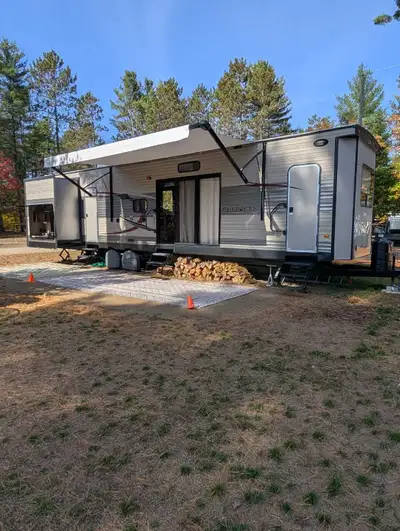 roulotte /rv  park  model 2016 Cherokee limited , View more