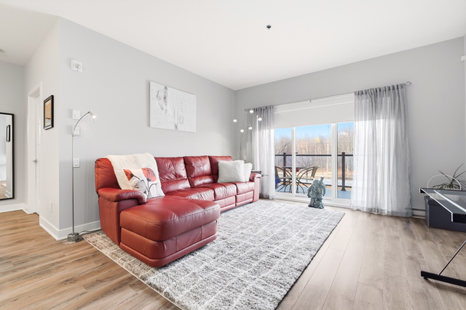 Magnifique condo  3 1/2 + Garage inclus — photo 2