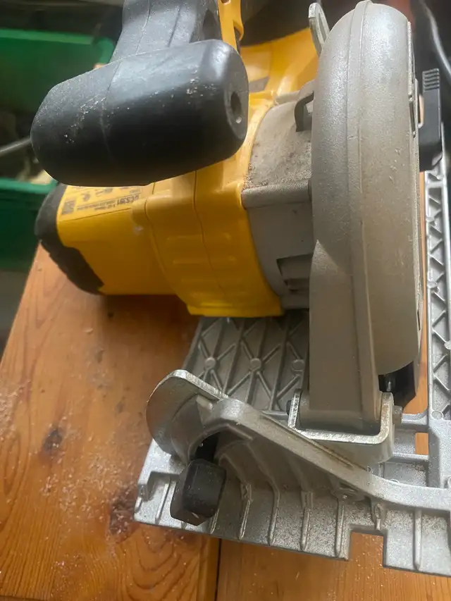 DeWalt Circular Saw 6 1/2 “ cordless in Power Tools in Oakville / Halton Region - Image 6