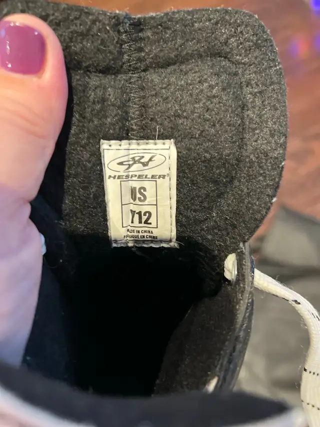 boys ice skates size 12 in Skates & Blades in City of Toronto - Image 4