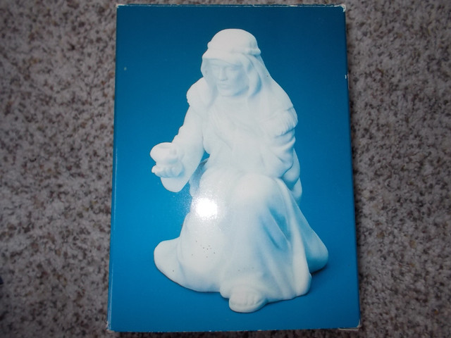 AVON-NATIVITY White Porcelain-Excellent Condition in Other in London - Image 3