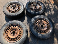 Ensemble de 4 pneus d'hiver Dunlop 205/65R15 avec roues d'acier