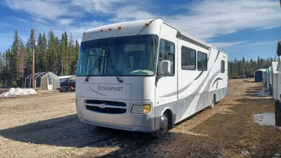 Well kept 35 ft model Class A Motorhome, V10 FORD, 2 slides, new vinyl flooring in the living and ba...