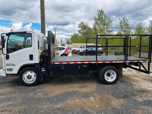 2022 ISUZU NPR-HD GAS, 14' FLAT DECK ( LOW KM'S) in Cars & Trucks in Sudbury - Image 2